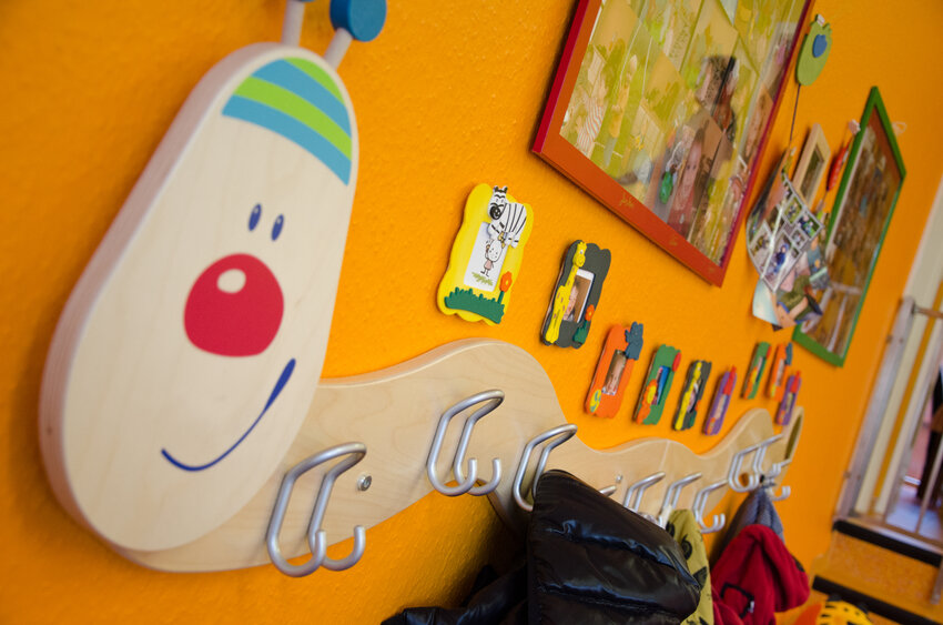 Wandhaken in einem Kindergarten